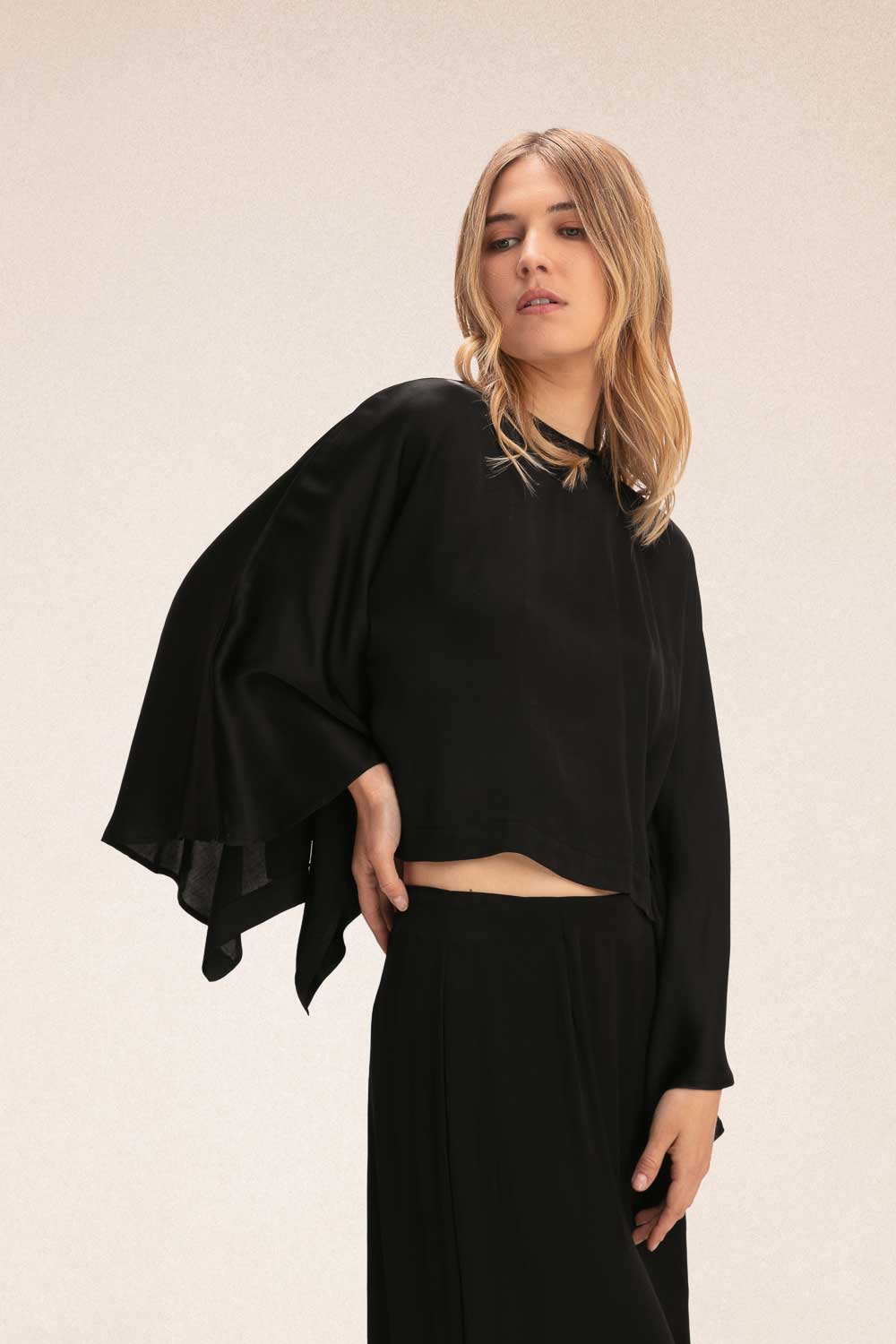 BLACK SERGE TOP